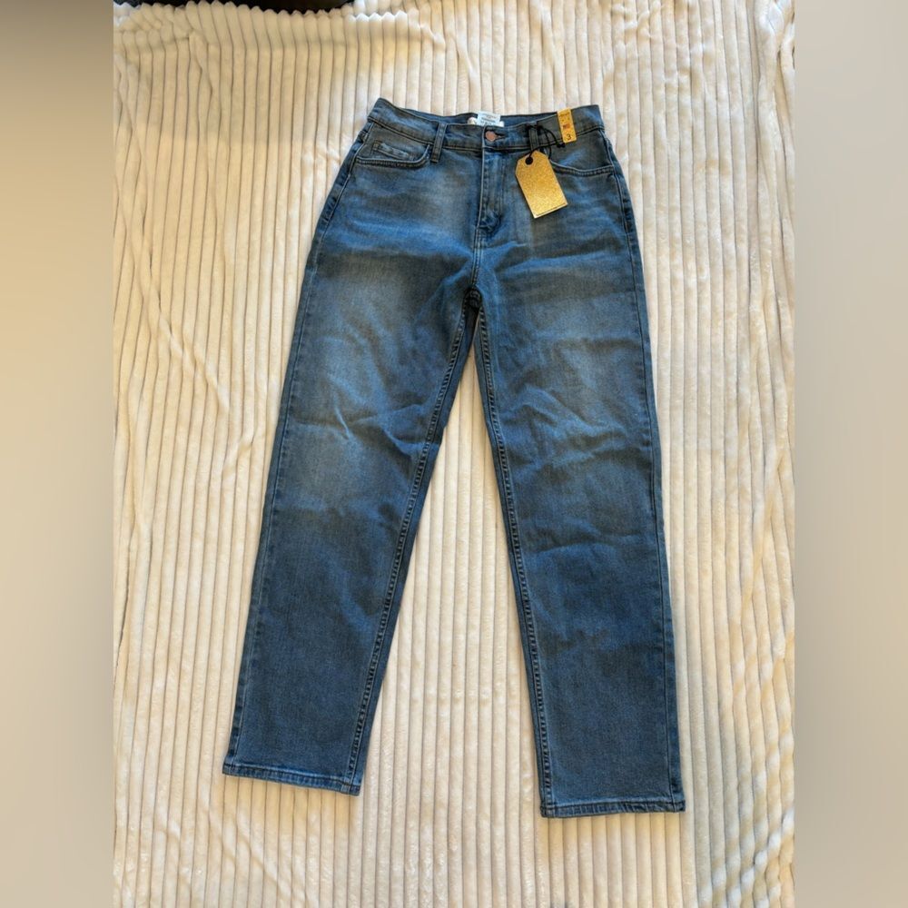 Vibrant MIU Medium Wash High Waisted Straight leg jeans - Picture 3 of 6
